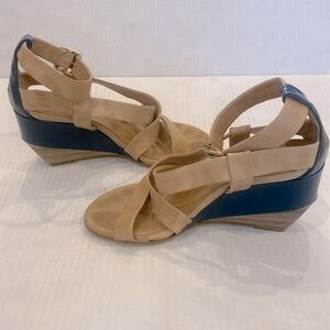 LATITUDE Femme Wedges in Tan and Blue Patent leather Made in Italy Size 37/7.